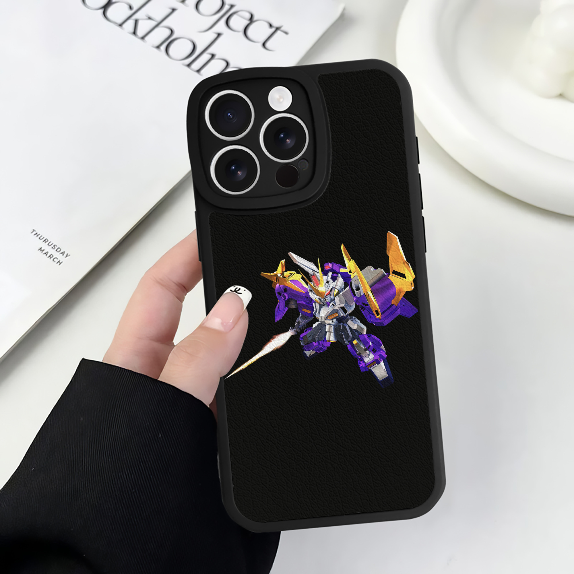 （画像用） 機動戦士ガンダム Mobile Suit Gundam 【iPhone 16シリーズ対応】シリコンスマホケース（レザー調） 材質：シリコン